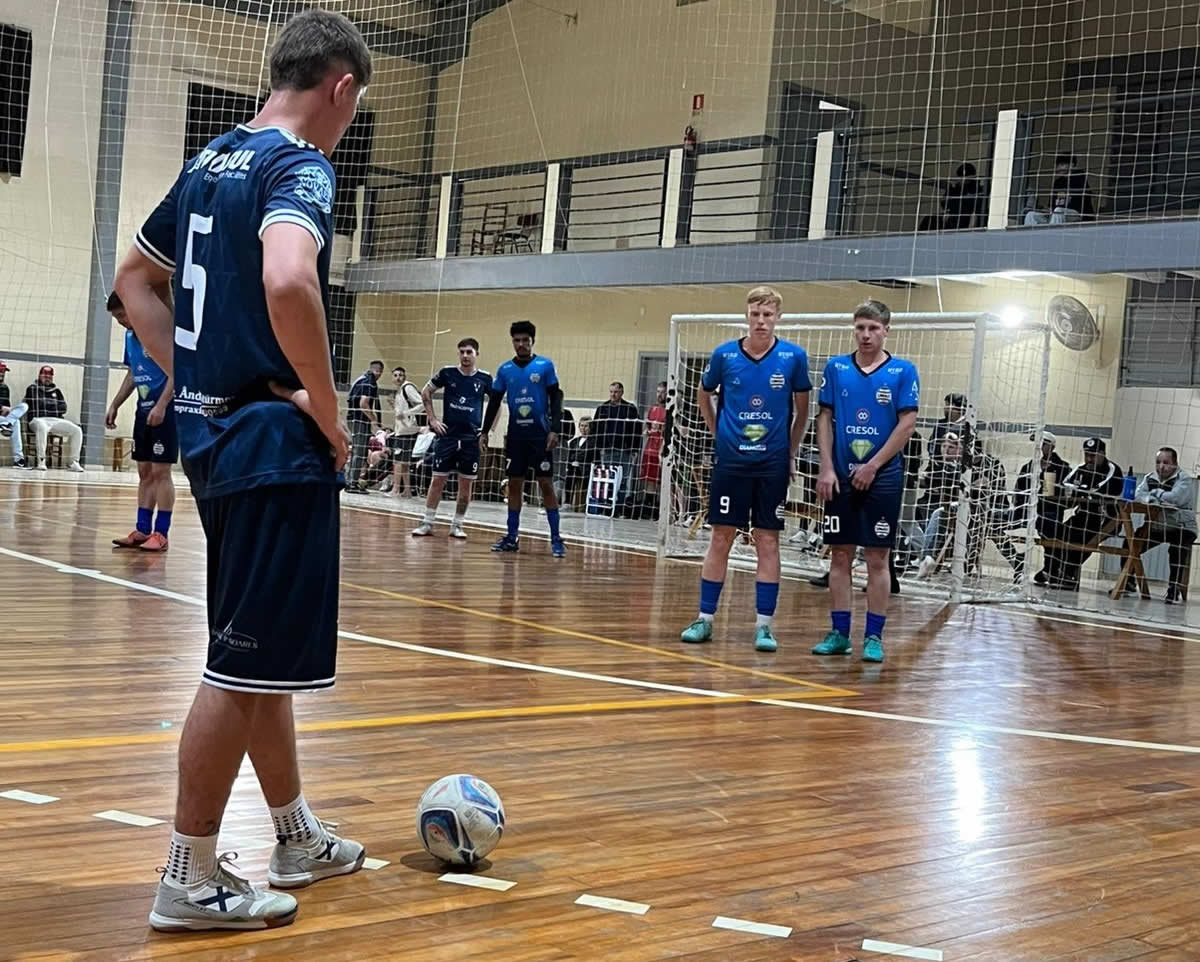Campeonato Municipal de Futsal entra na fase semifinal com jogos decisivos