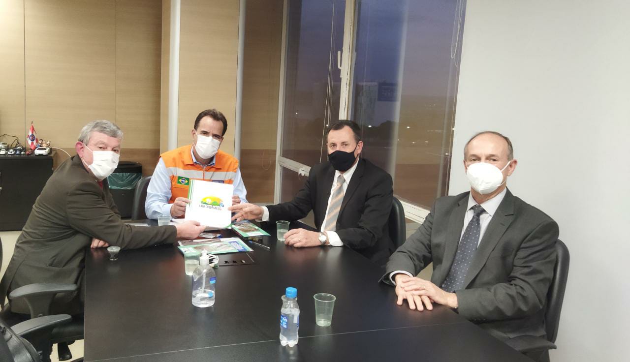 Prefeito e secretário buscam apoio para diversos projetos em Brasília