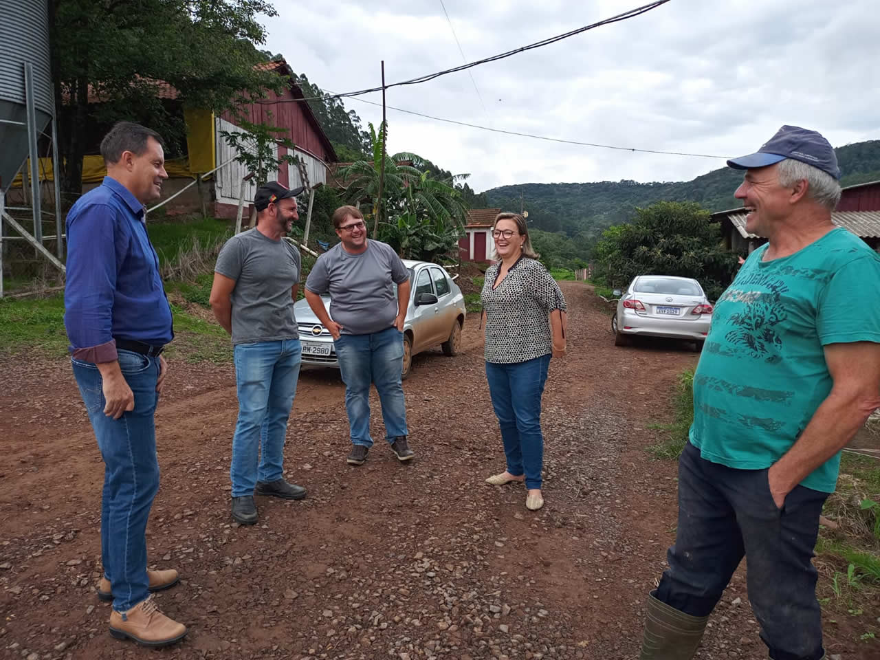 Prefeito e vice realizam visitas para conferir demandas dos produtores