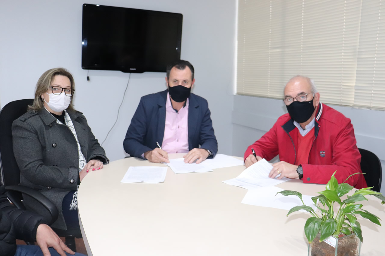Fundação Univates e Prefeitura de Arroio do Meio assinam convênio para gestão em saúde
